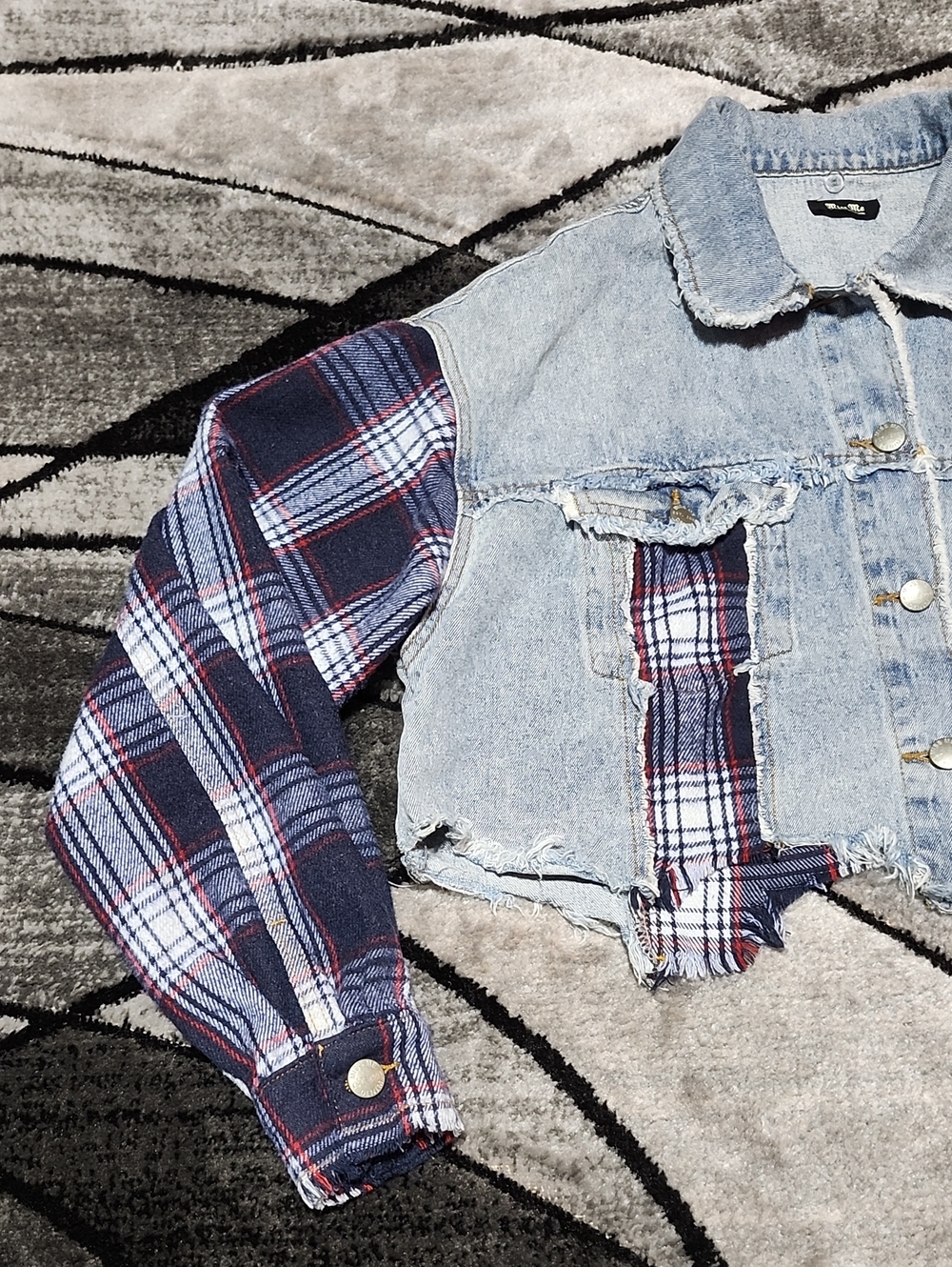 MISS ME DESTUCTED PLAID RAW-EDGE FRAYED CROPPED BUTTON-DOWN DENIM JACKET - Picture 2 of 15